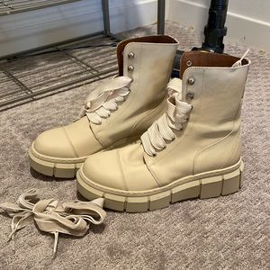 Alohas Boots size 39